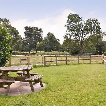 Churchill Cottage Wootton Glanville Exterior photo