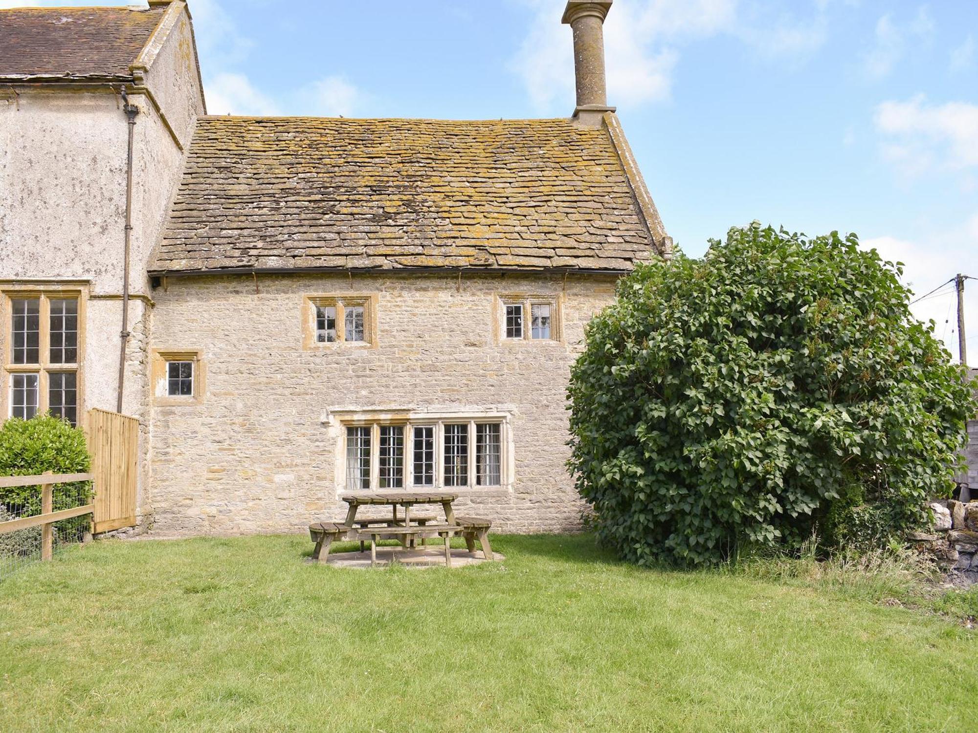 Churchill Cottage Wootton Glanville Exterior photo